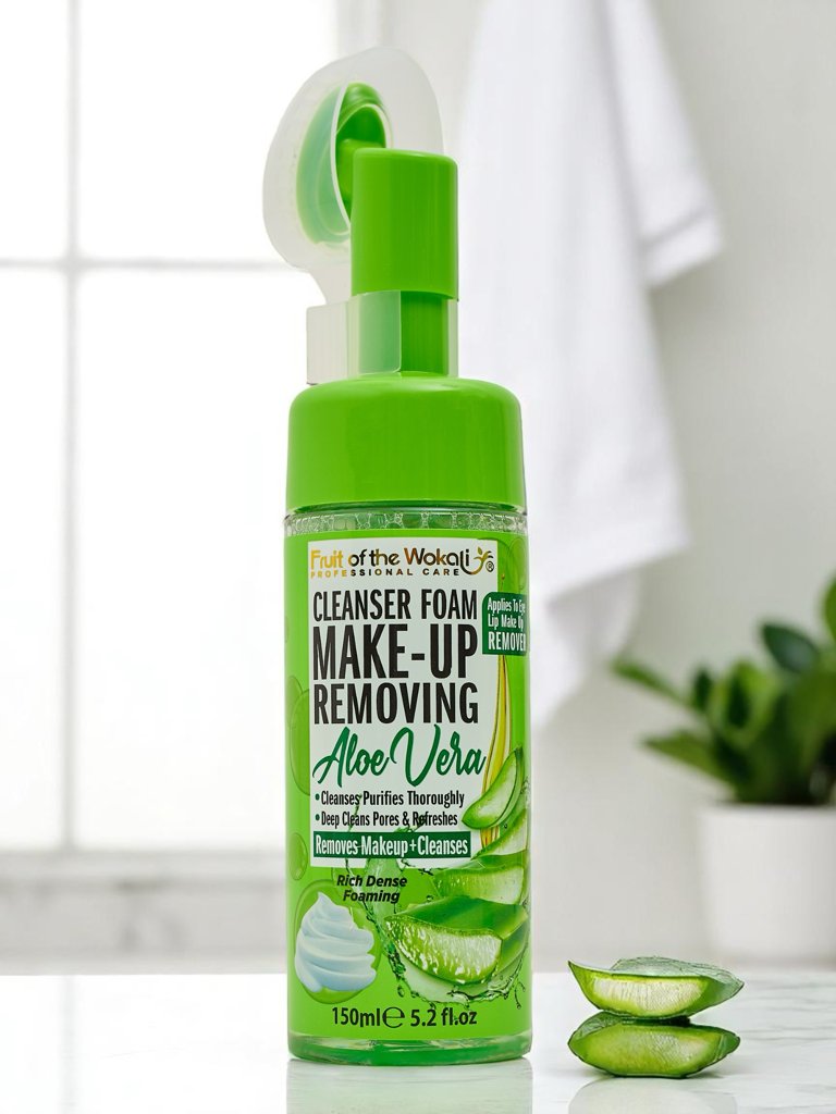 Почистваща и овлажняваща пяна за лице с алое и четка