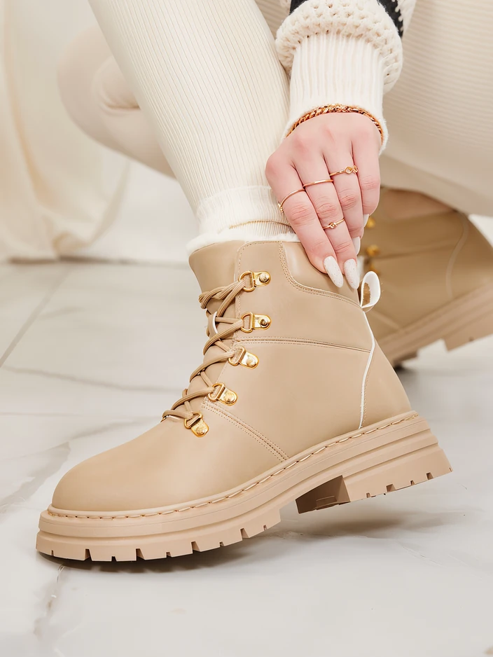 Royalfashion Бежови дамски трапери Develier