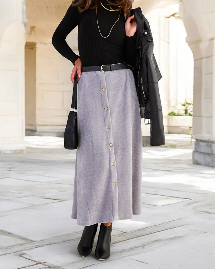 Royalfashion Дамска миди пола с декоративни копчета