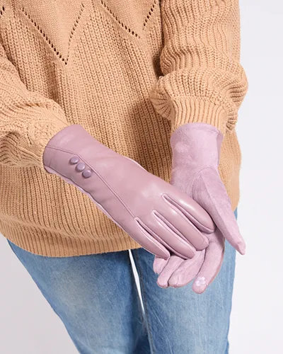 Дамски ръкавици Royalfashion с подплата. Топли дамски ръкавици от еко кожа и текстил. Вътрешно тънко подплатено с кожа. Сатенена платка на показалеца, която позволява работа с екран на допир. 87654321 <p> ВНИМАНИЕ: Размерът на ръкавиците съответства на ра