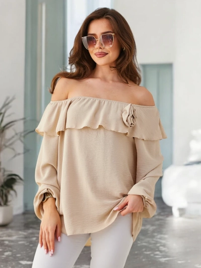 Розава блуза на испански стил с волани и цвете