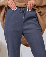 Тъмно сиво || гълъбово сиво