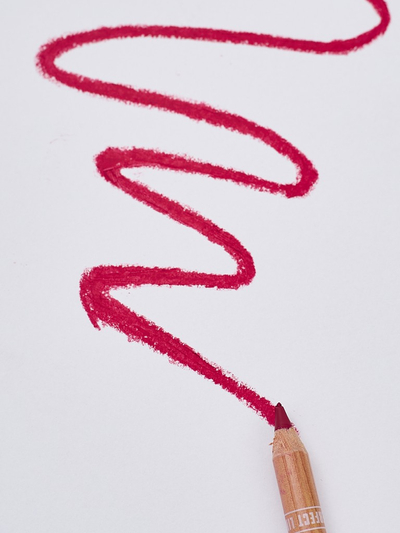 Червило в коралов червен цвят