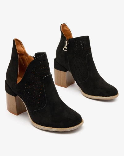 Royalfashion Черни дамски ботуши на ток и с изрезка Neafla