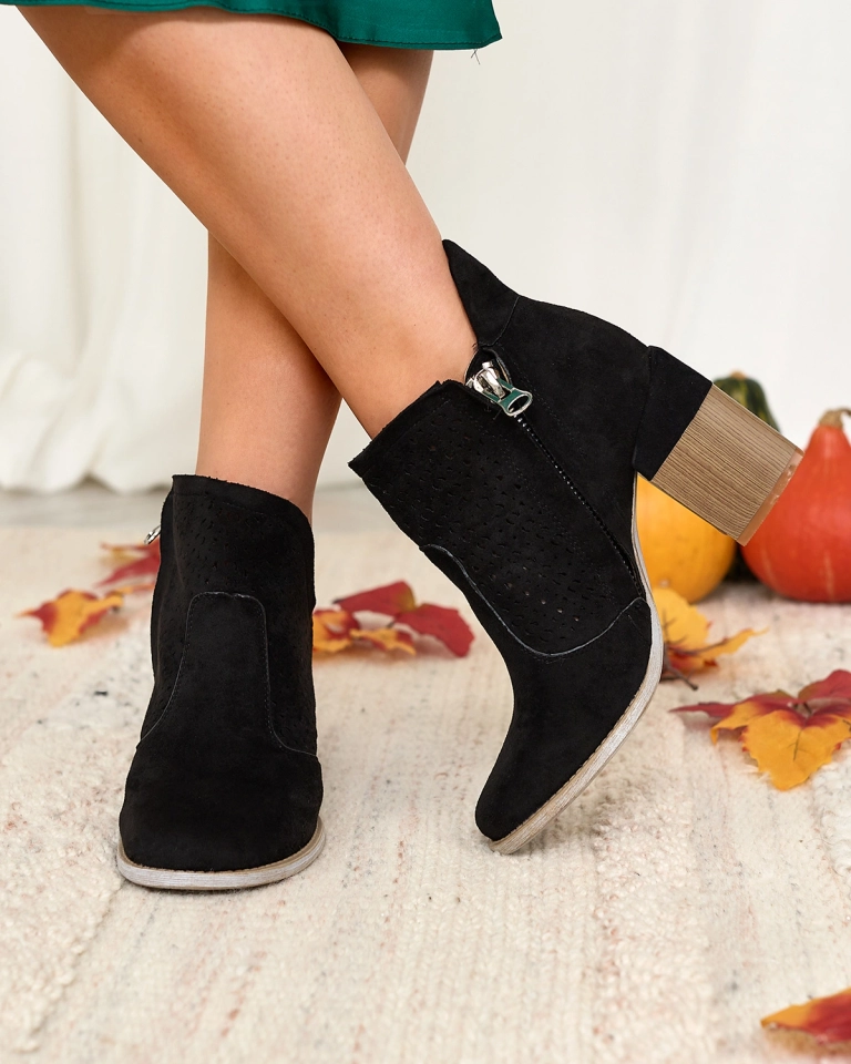 Royalfashion Черни дамски ботуши на ток и с изрезка Neafla