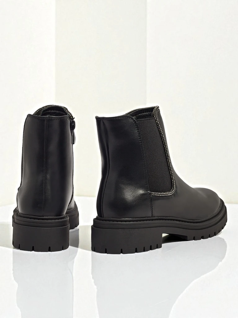 Боти от екологична кожа с цирконии Novira