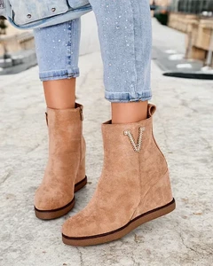 светлокафяв