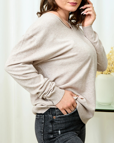 Royalfashion Дамски пуловер в бежово и сиво със сърцевидно деколте