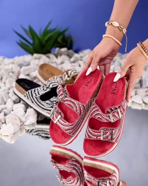 Klapki damskie z cyrkoniami w kolorze czerwonym Laluda- Obuwie