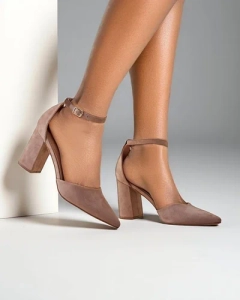 светлокафяв