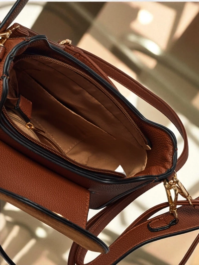 Малка дамска чанта от еко кожа Golden Whisper