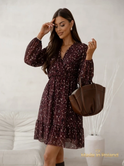 Royalfashion Дамска мини рокля с шарки, волани и прегърната яка