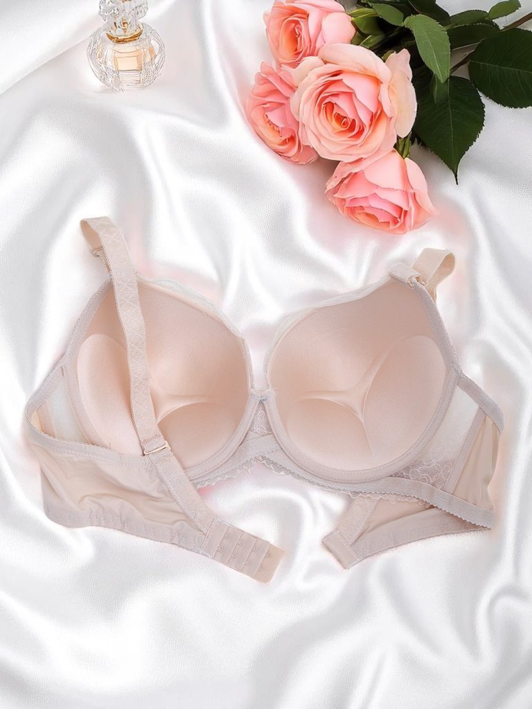 Royalfashion Дамски сутиен с повдигащ ефект и дантела Coco Lift