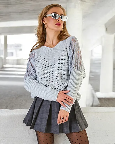 Royalfashion Дамски ажурен пуловер с дантела