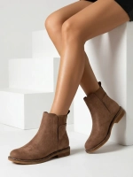 светлокафяв