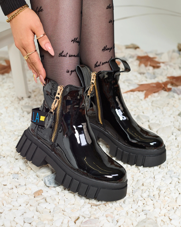 Royalfashion Дамски черни ботуши от лакирана кожа Poirop