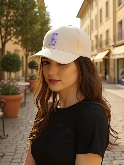 Royalfashion шапка с козирка и апликация Bunny Chic