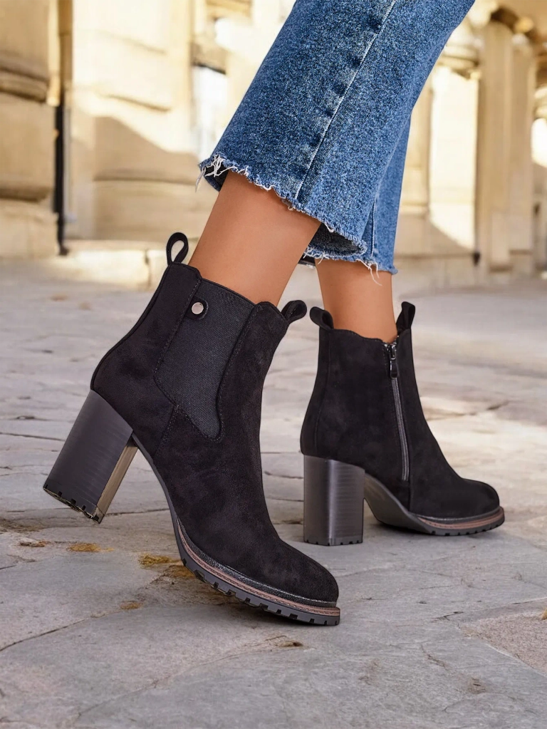 Женски еко-велурени глезенови боти на марката Royalfashion на стълбата Idilla