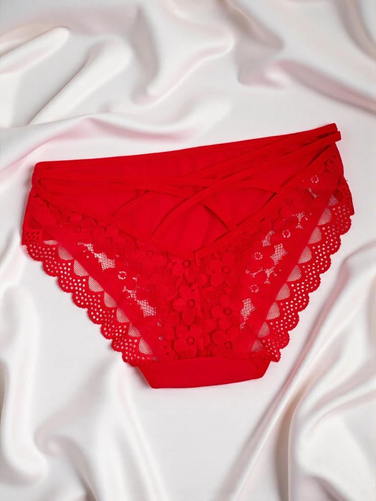 Дамски бикини тип слип с дантела и лентички