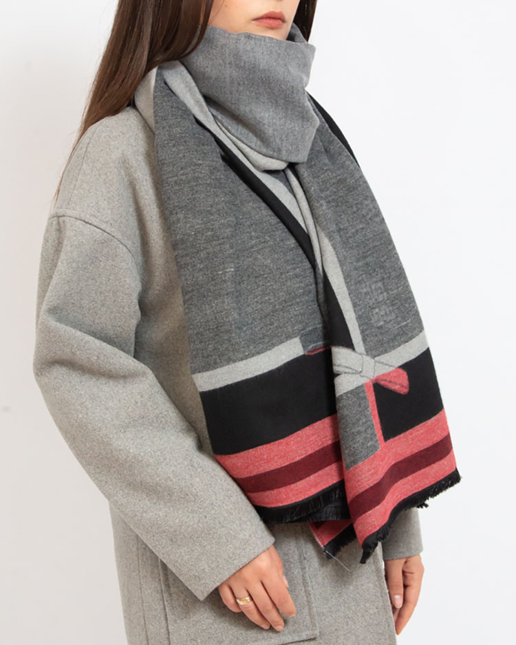 Royalfashion Сиво-розов дамски лек шал с принт