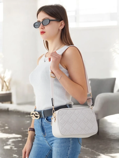 Royalfashion Малка дамска чанта с капси, изработена от екокожа