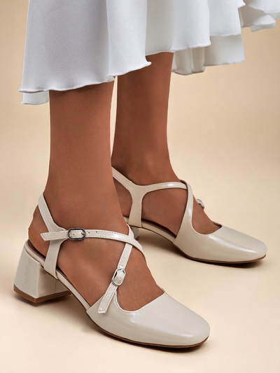 Royalfashion Дамски обувки на нисък ток с декоративни каишки Lollita