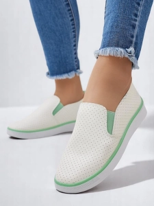 бял || тъмнозелено