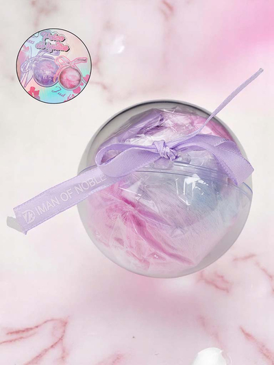 Хайлайтър за лице с мека, пухкава текстура на топче