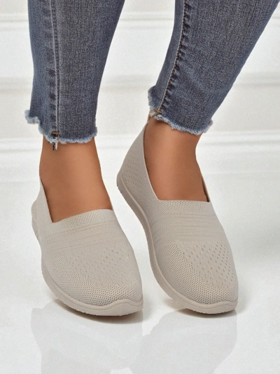 Бежови дамски slip-on обувки Callista – леки обувки от плат на равна подметка