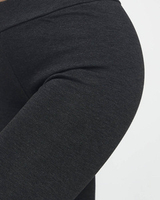 Тъмно сиво || гълъбово сиво