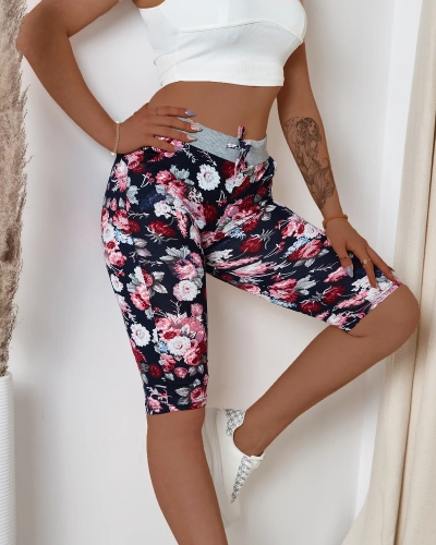 Bordowe damskie spodenki 3/4 z kwiatowym wzorem PLUS SIZE - Odzież