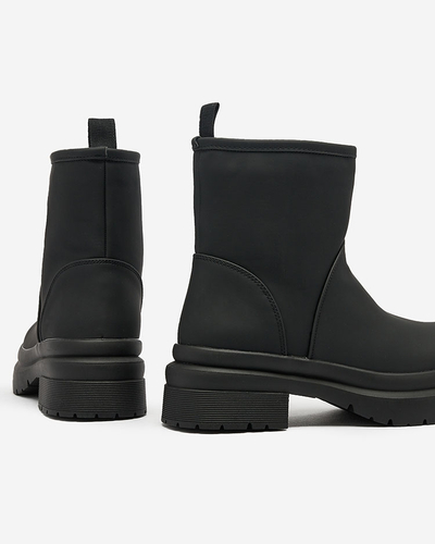 Royalfashion Черни матови дамски ботуши с по-дебела подметка Holeopi