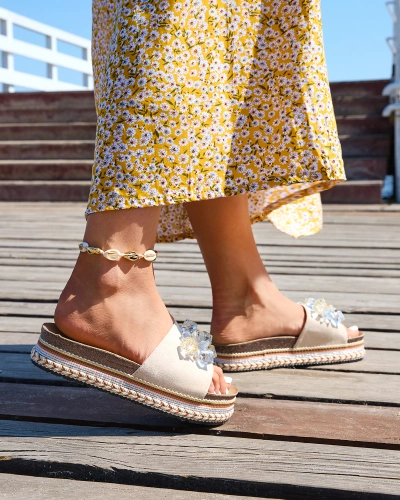 Royalfashion Дамски джапанки с кристали в бежово Bollah