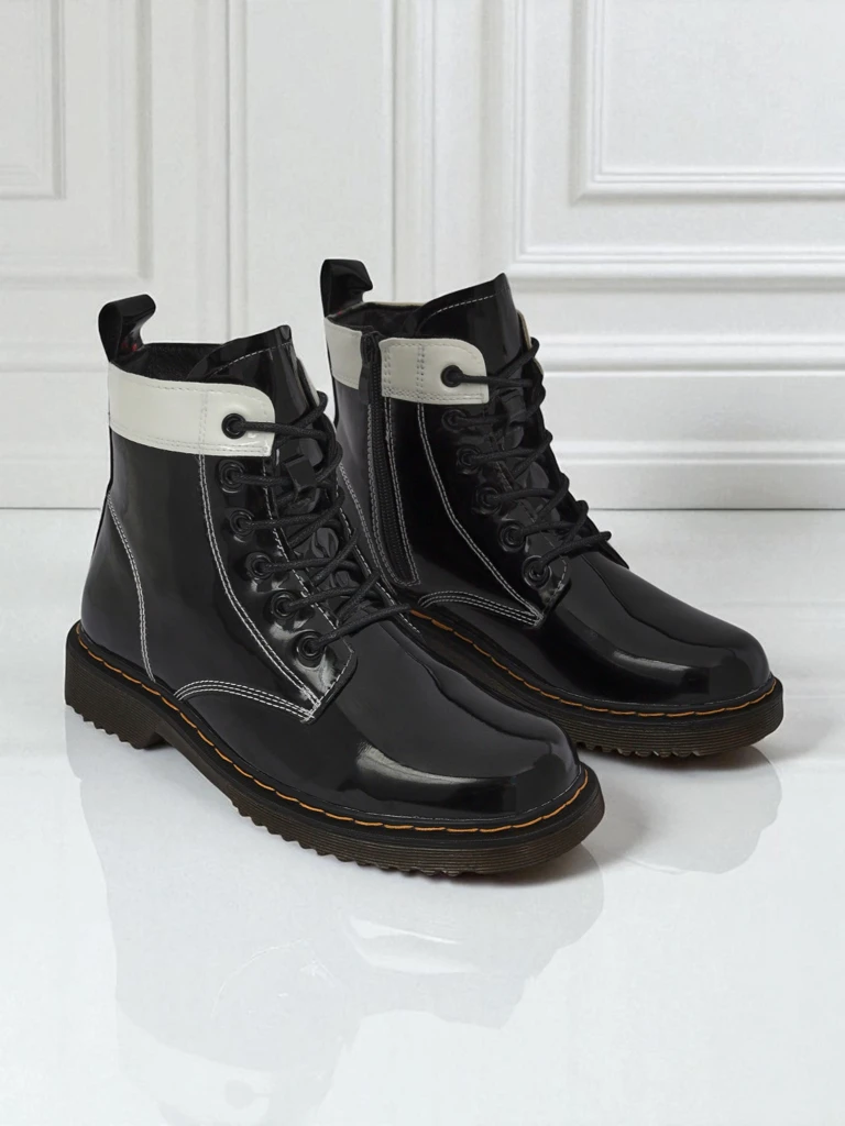 Дамски боти Perseida Nero от екологична патентна кожа, с връзки