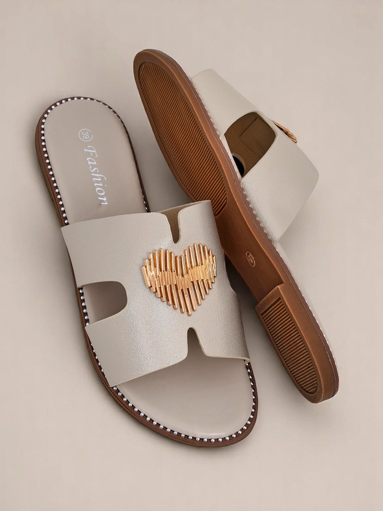 Royalfashion Дамски чехли на равна подметка Heart Chic