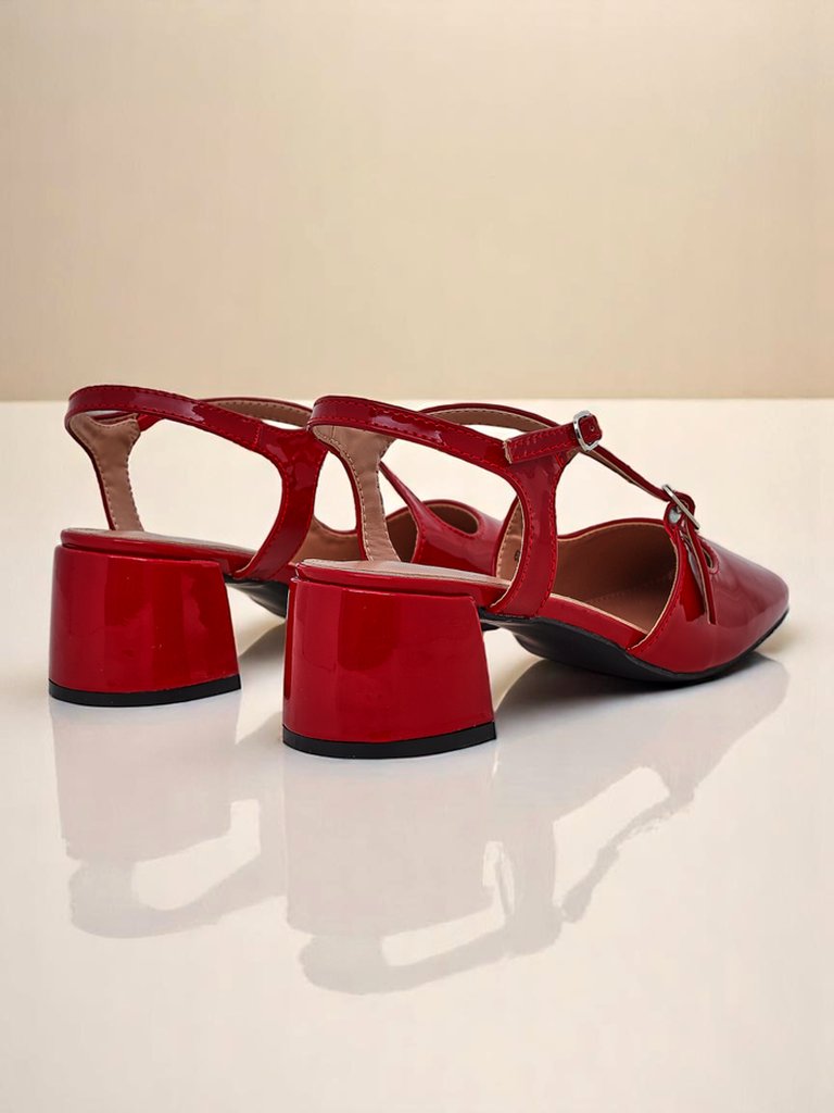 Royalfashion Дамски обувки на нисък ток с декоративни каишки Lollita