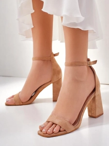 светлокафяв