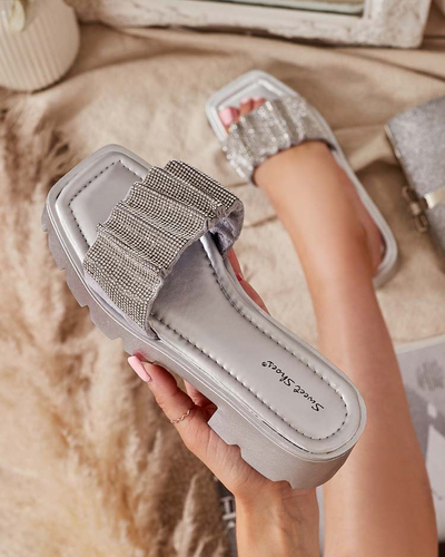 Srebrne klapki damskie z cyrkoniami Emkoy- Obuwie