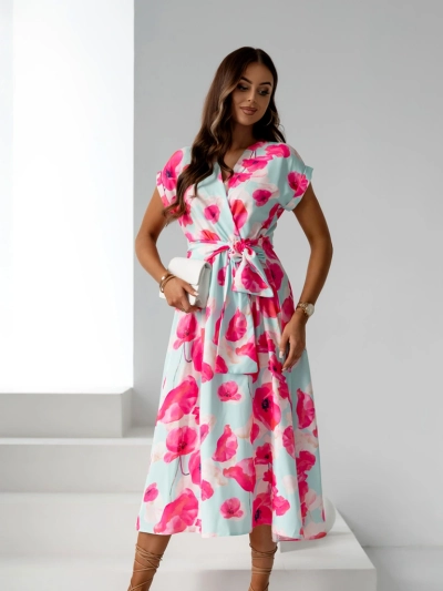 Рокля миди за жени с къси ръкави и памучен деколте с пролетни цветя