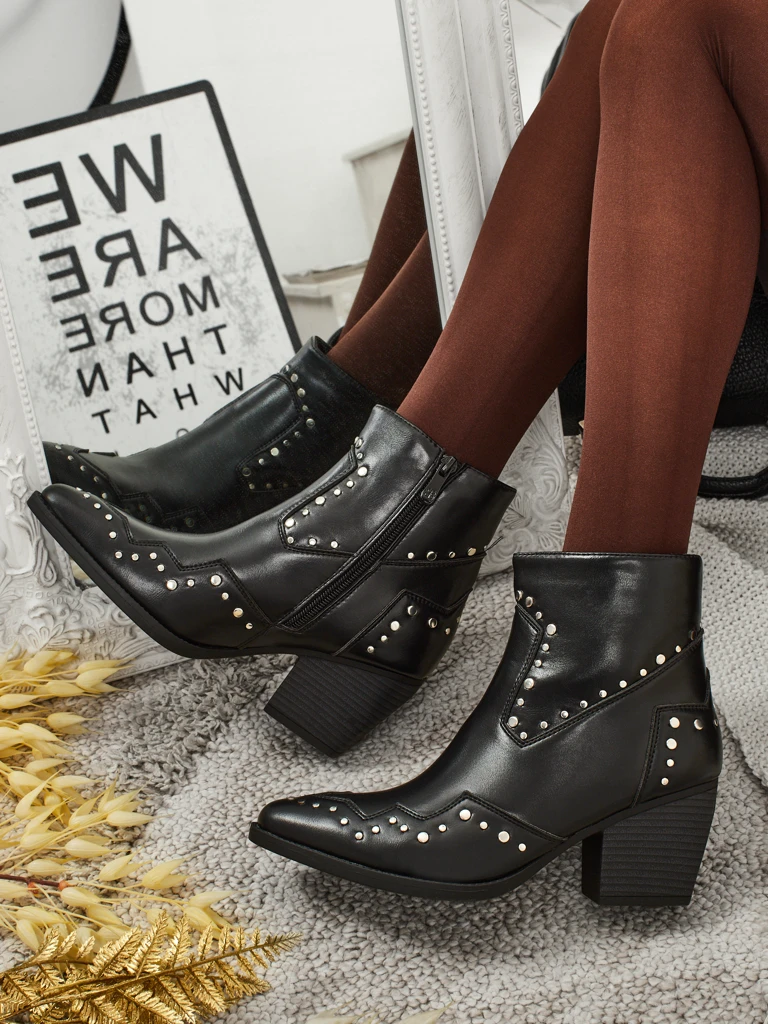 Дамски каубойски ботуши на ток с нитове Glaciere