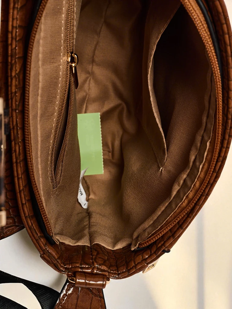 Лакирана малка дамска чанта от еко кожа Sable Arc