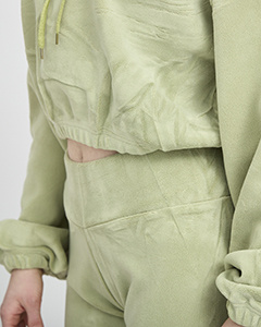 тъмнозелено