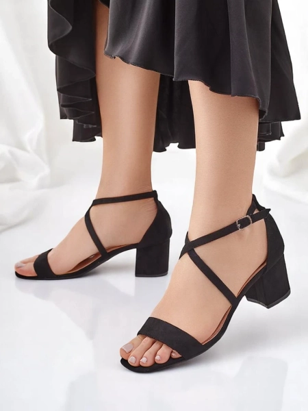 Роялфешън дамски сандали от еко велур Romates