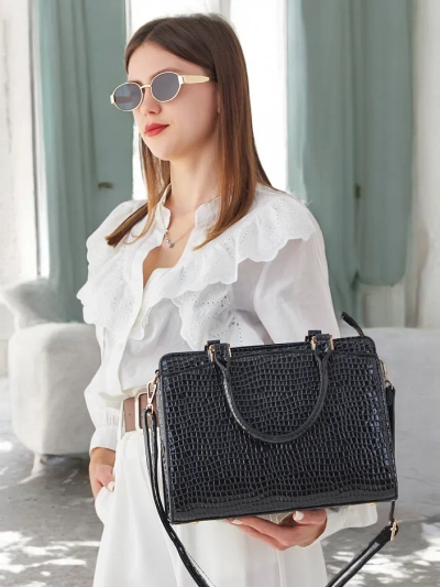 Royalfashion Елегантна дамска чанта от лакова еко-кожа с релеф