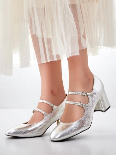 Класически дамски обувки с ток от лакова екологична кожа с каишки Ovinna