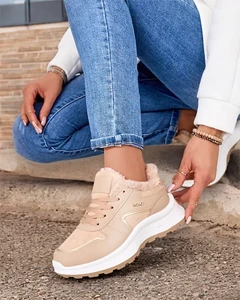 светлокафяв