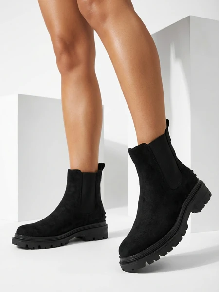 Royalfashion Черни дамски ботуши с изолация Comfy Walk