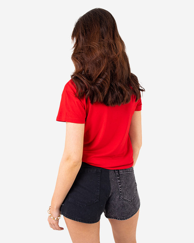 Czerwony damski t-shirt z cekinami i napisami - Odzież