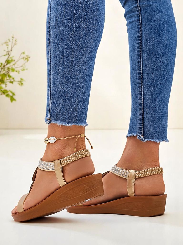 Дамски сандали на платформа Aurelia Royalfashion златни екологична кожа