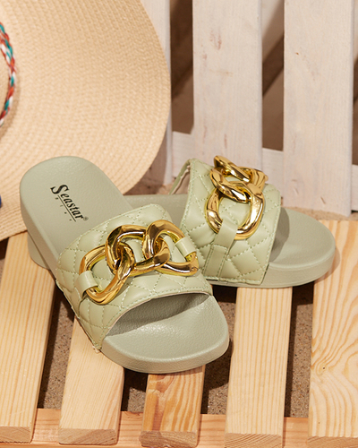 Zielone damskie pikowane klapki ze złotym łańcuszkiem Eteris - Obuwie